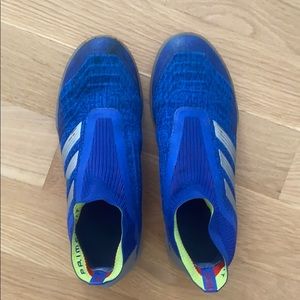Adidas Mens’ 7.5 predator boost indoor shoes